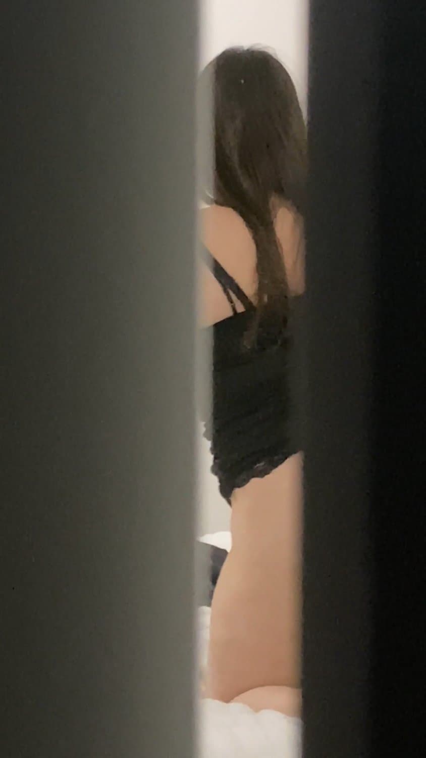 Click to view full size Stepmom Caught Stripping On FaceTime