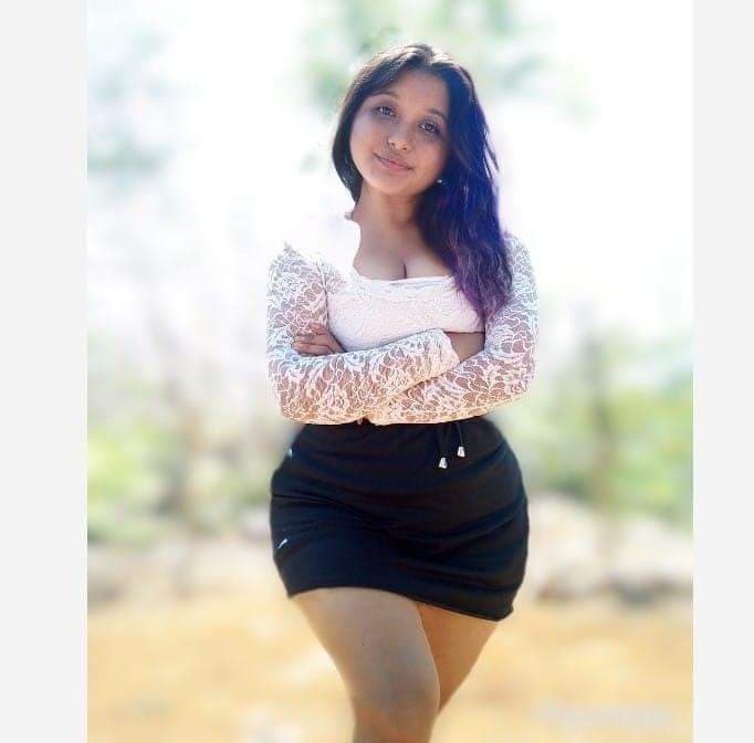 Click to view full size Mexicana mostrando su enorme culo, puta barata mostrándose gratis