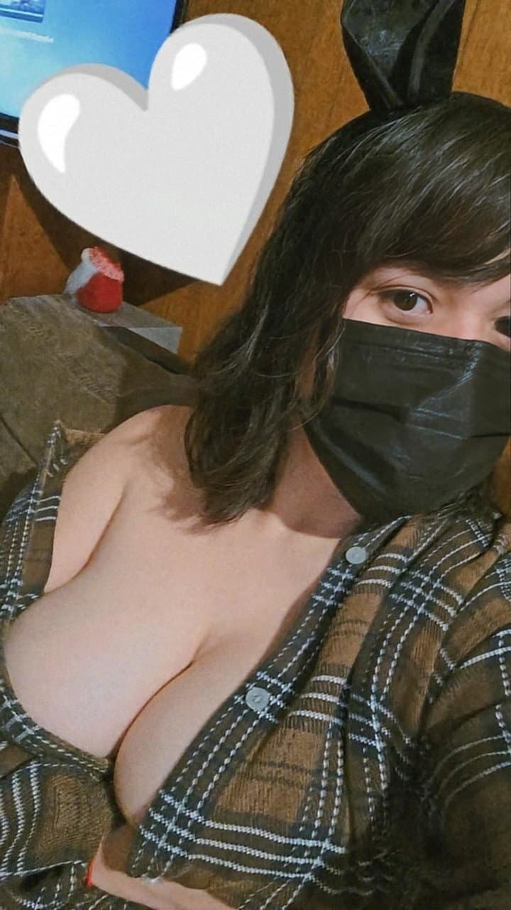 Click to view full size La werita tetona que me ando cogiendo