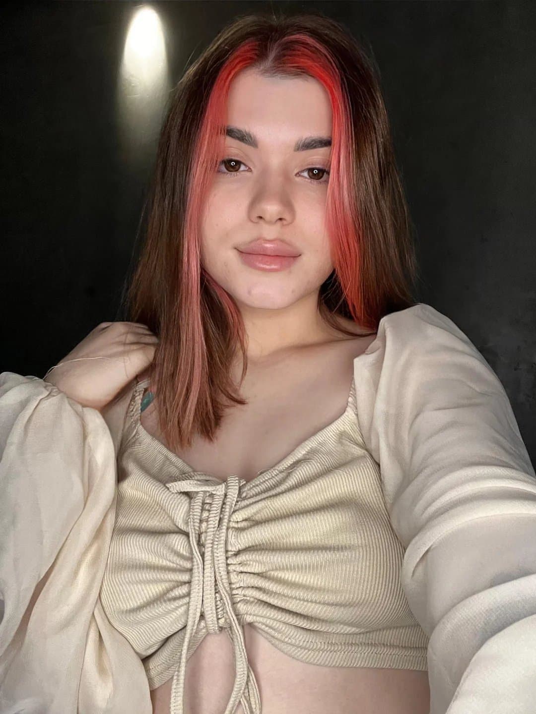 Click to view full size Hi, wanna stay indoors with me tn?