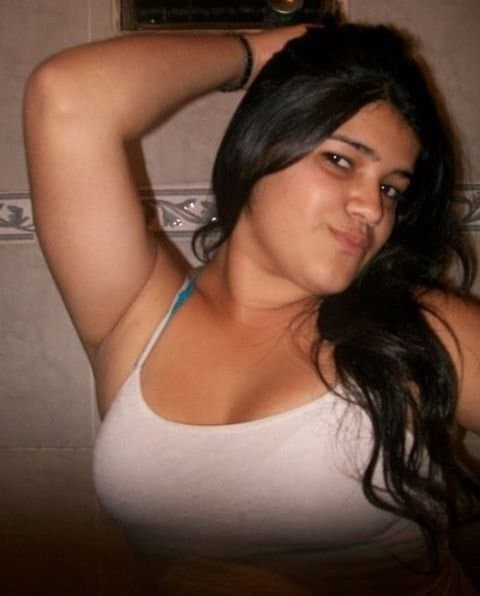 Click to view full size Cin mostrando las tetas