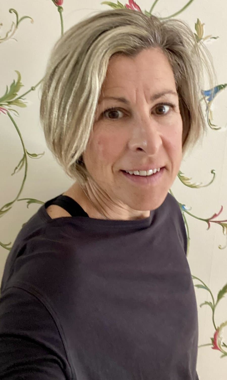 Click to view full size Sexy, horny, naughty milf hottie got a new hair cut!! Leave comments, let her know your thoughts!!