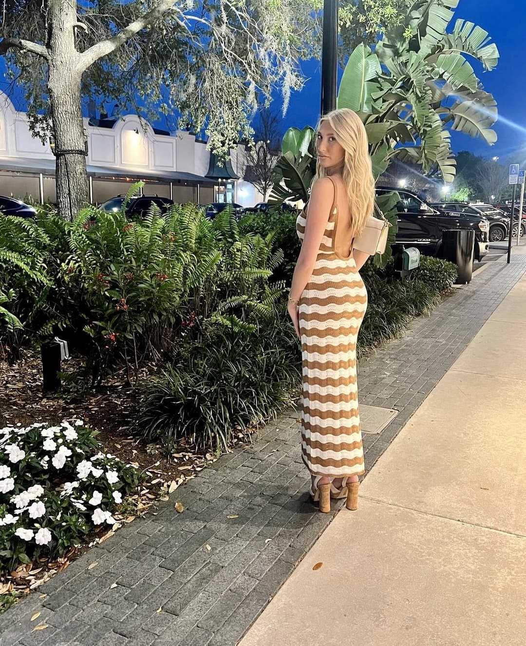 Click to view full size Bimbo Alabama slut Abbie with her big fake tits