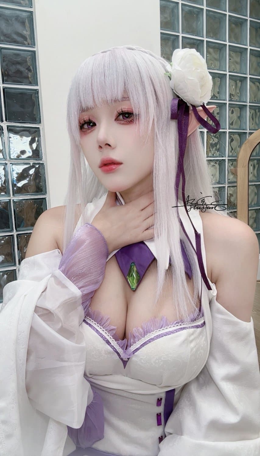 Click to view full size JIU YIAN 九言 CHINESE CUTIE/ EMILIA FROM RE:ZERO COSPLAY