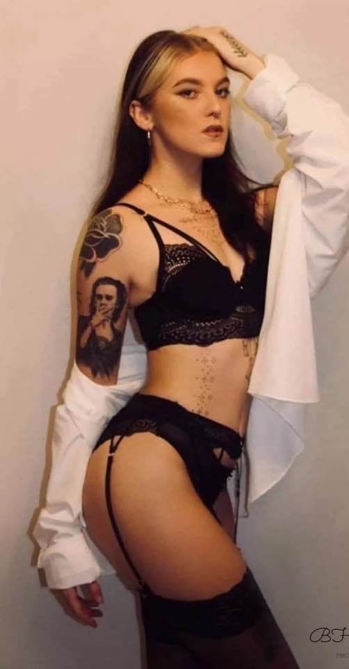 Click to view full size The bimbofication of Courtney Young. Kik: shortp9 to goon with me