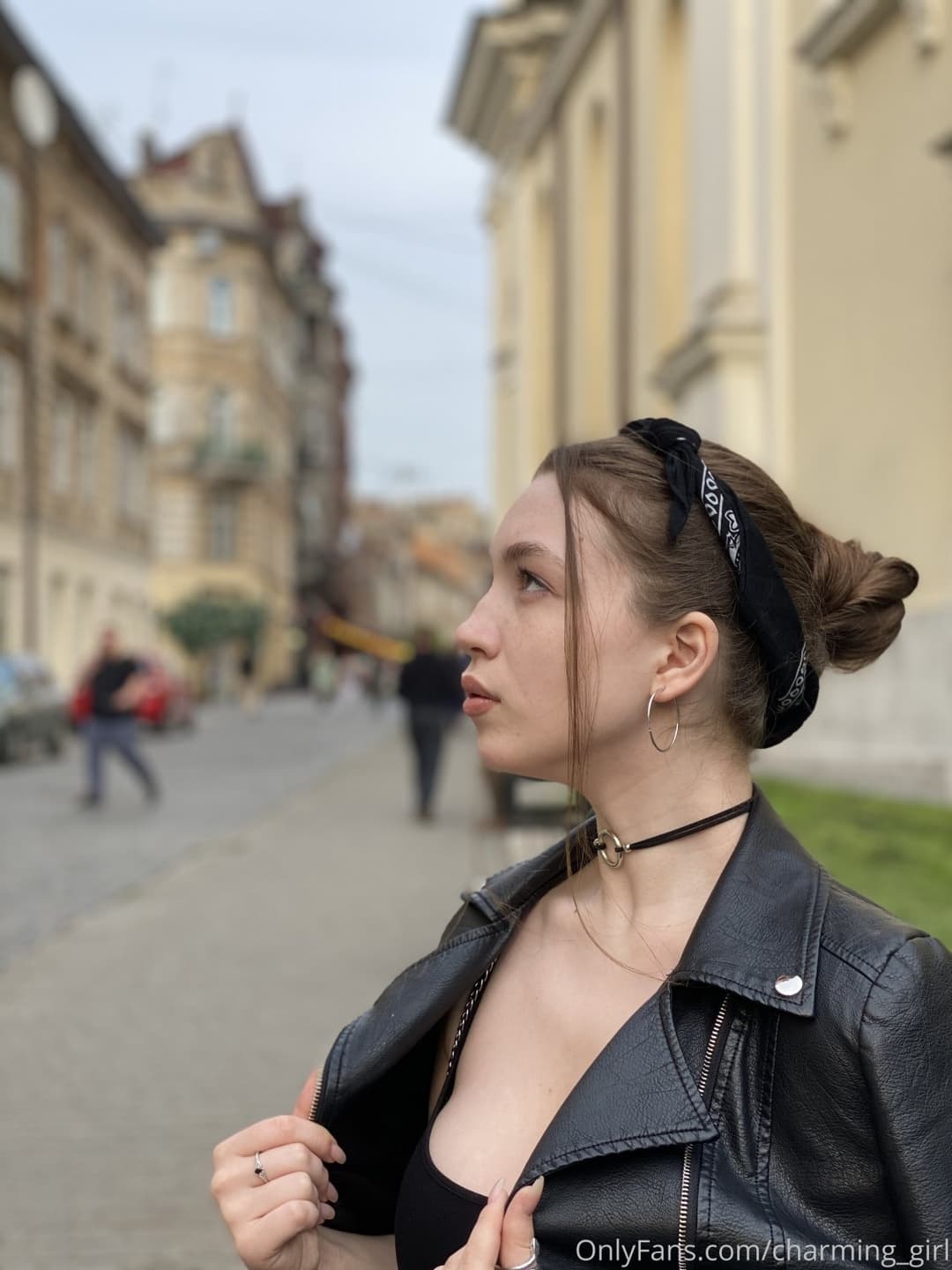 Click to view full size Charming Girl 02