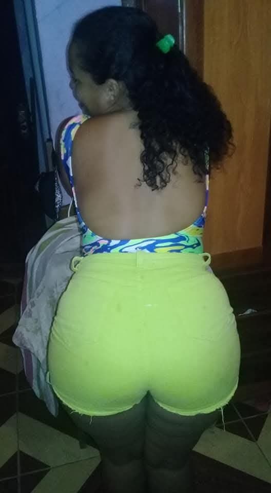 Click to view full size Loiana Corrêa, uma coroa rabuda muito safada. Minha vizinha rabuda que adora se exibir.