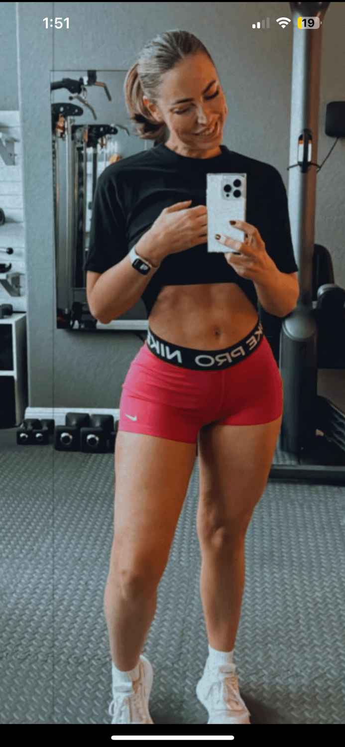 Click to view full size Slutty Texas hotwife Robyn Fields