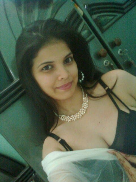 Click to view full size Hot Desi Indian Whore Selfie Leaks