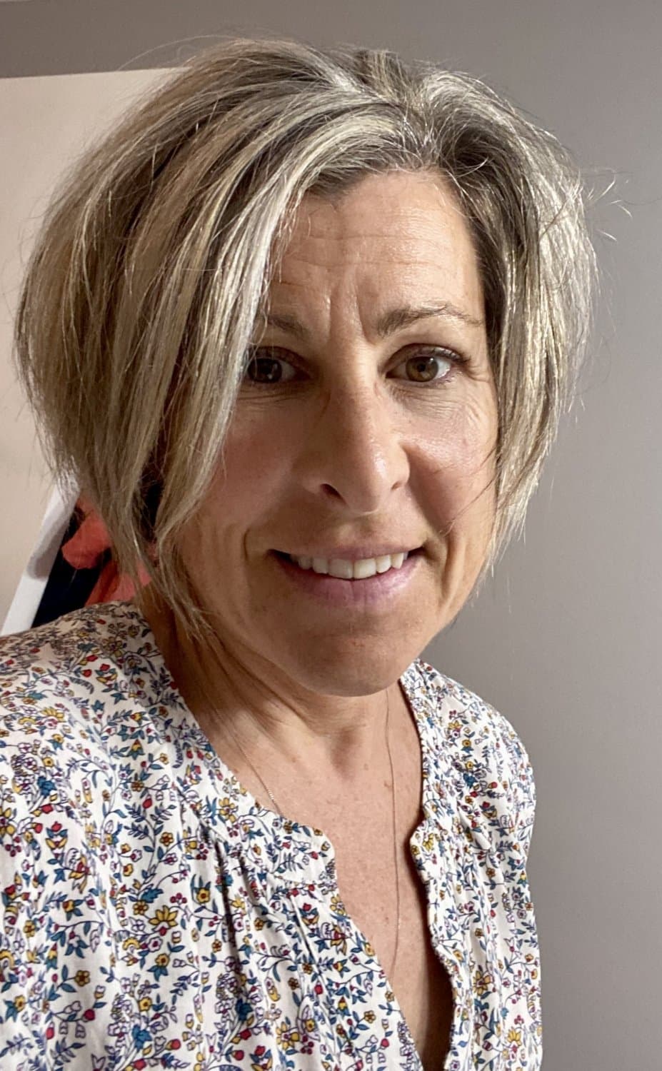 Click to view full size Sexy, horny, naughty milf hottie got a new hair cut!! Leave comments, let her know your thoughts!!