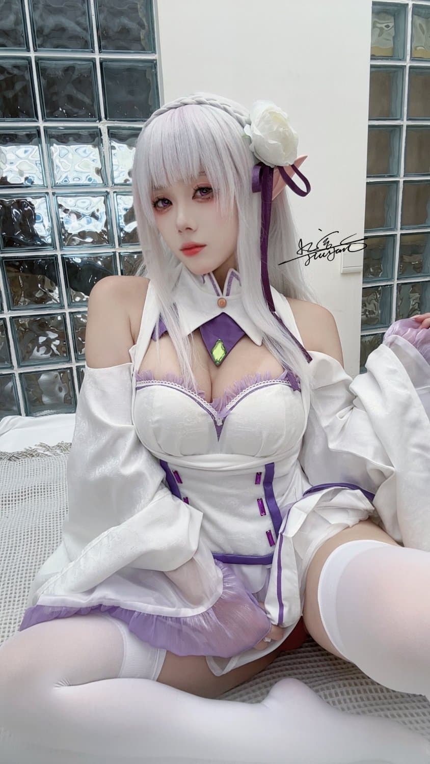 Click to view full size JIU YIAN 九言 CHINESE CUTIE/ EMILIA FROM RE:ZERO COSPLAY