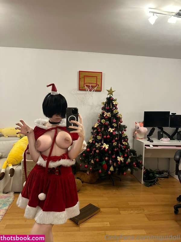 Click to view full size Emo putona