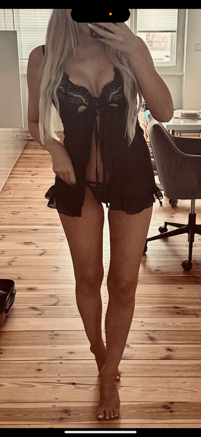 Click to view full size wonderful blonde girl likes to you be cum for her ?♀️?