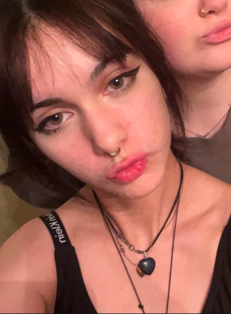 Click to view full size Crush took a pic sitting on my classmates lap so i’m posting her #jacksonrothchildfuckedmybitch