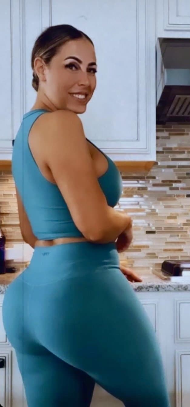 Click to view full size Texas TikTok milf Robyn Fields