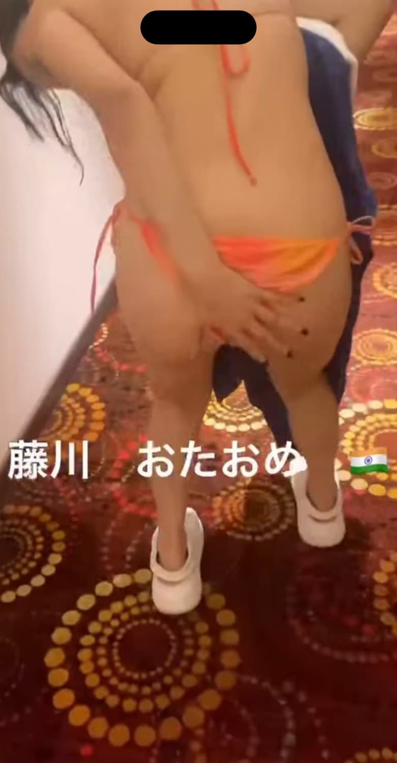 Click to view full size Japanese girl Loves a Indian Men shows feet and soles and cheats on bf in India