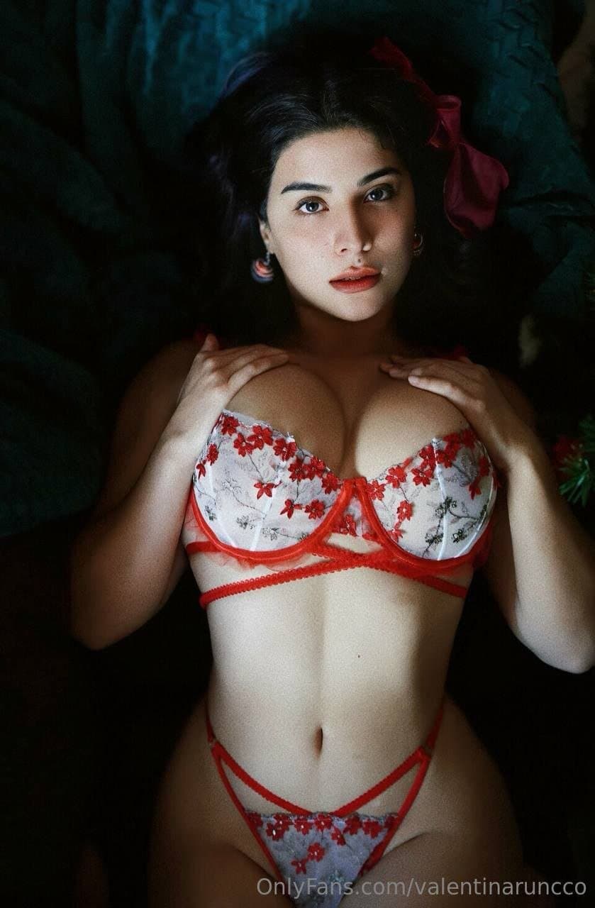 Click to view full size Valentina runco perra culona y de grandes tetas