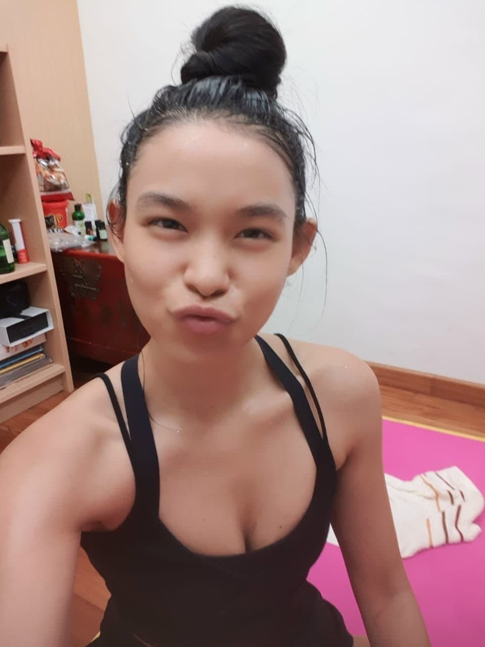 Click to view full size Slutty Emirates Air hostess Christina from Singapore turned webslut