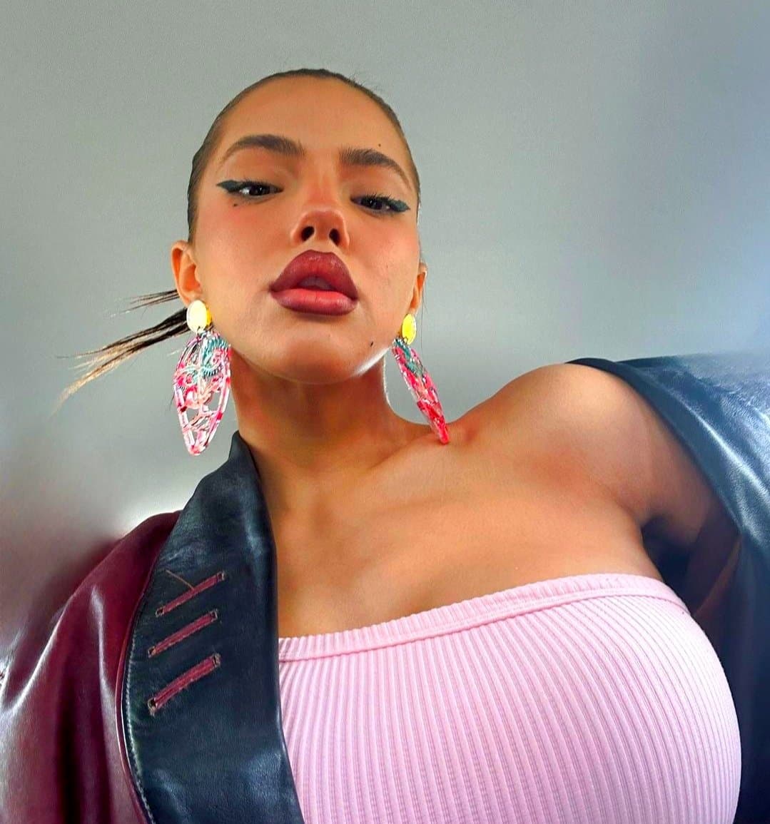 Click to view full size Bulgarian Celebrity Dara