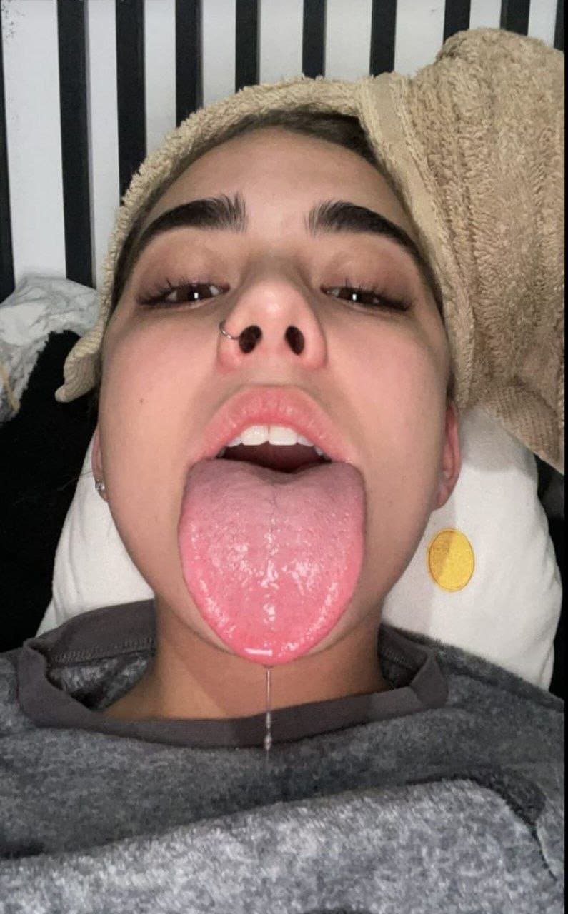 Click to view full size some more tongue action