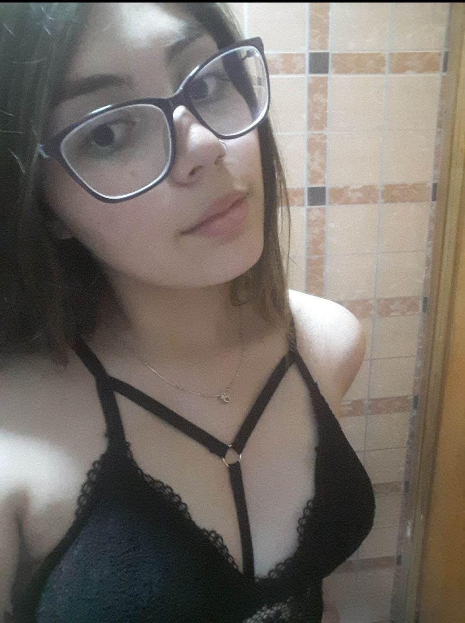 Click to view full size Francesca wants to be shown