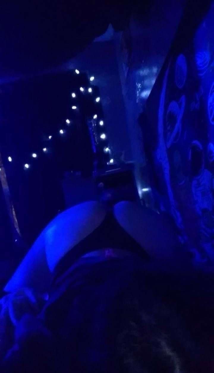 Click to view full size Horny teen get her snap chat pics leaked