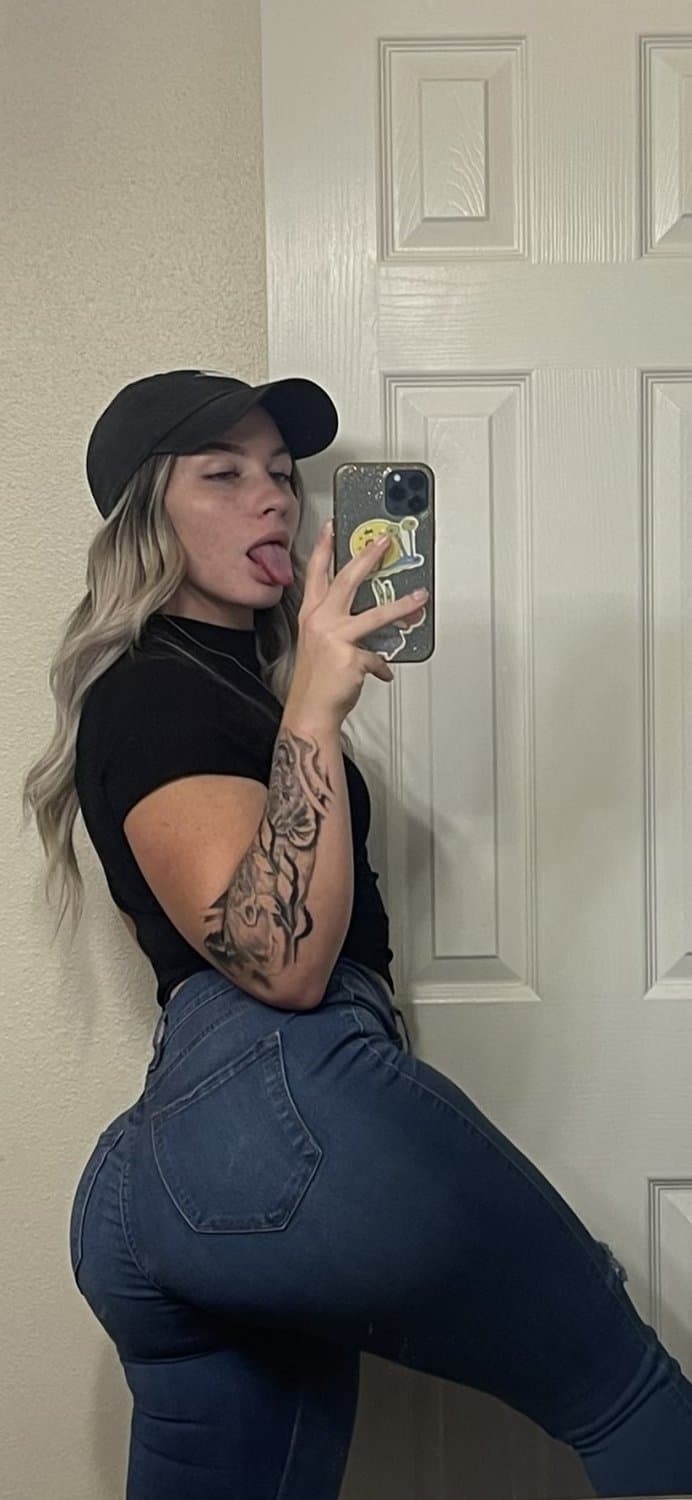 Click to view full size Fitness MILF Skylynn Marrie