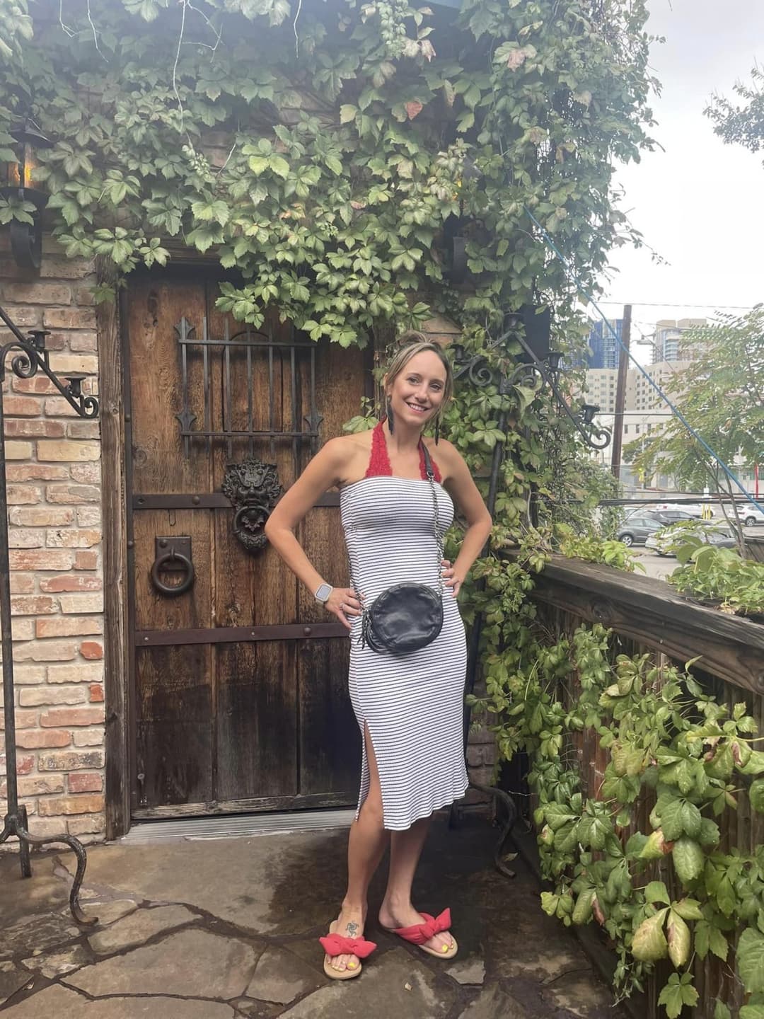 Click to view full size Was nice of her friend to give her a shot out before she showed her titties for the G G W camera