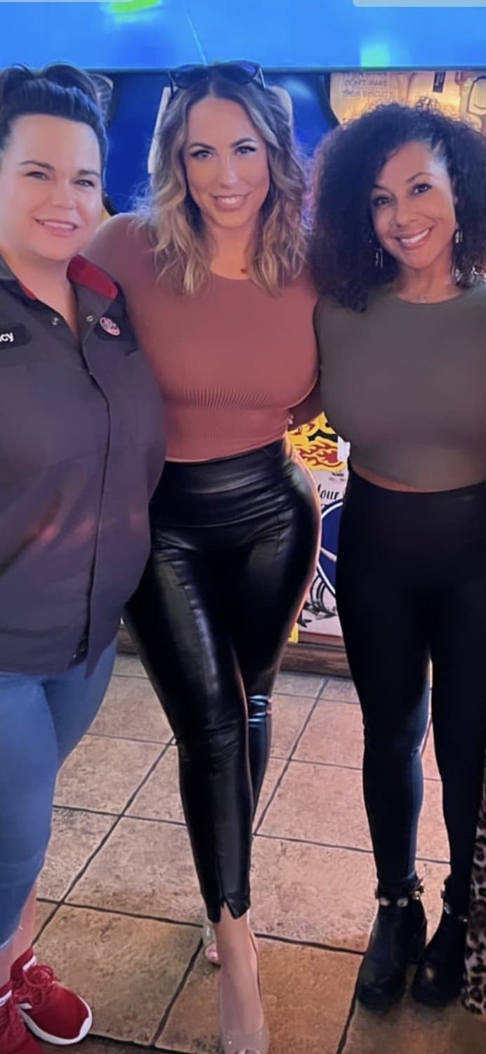 Click to view full size Texas TikTok milf Robyn fields