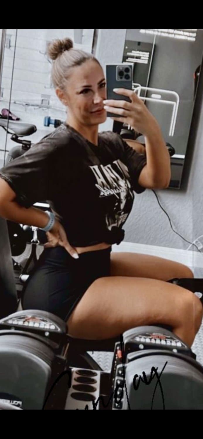 Click to view full size Texas TikTok milf Robyn fields