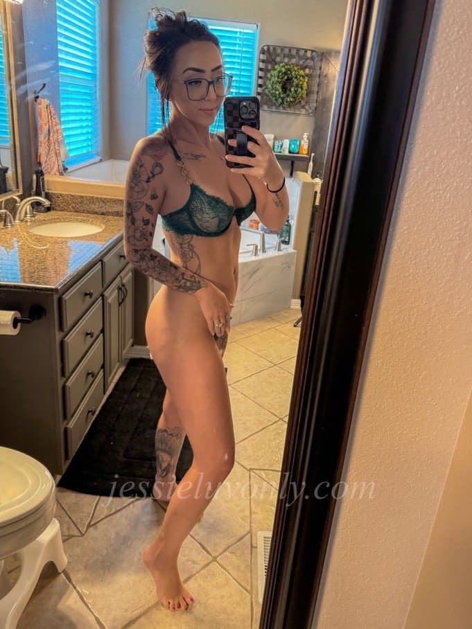 Click to view full size Jessie luv