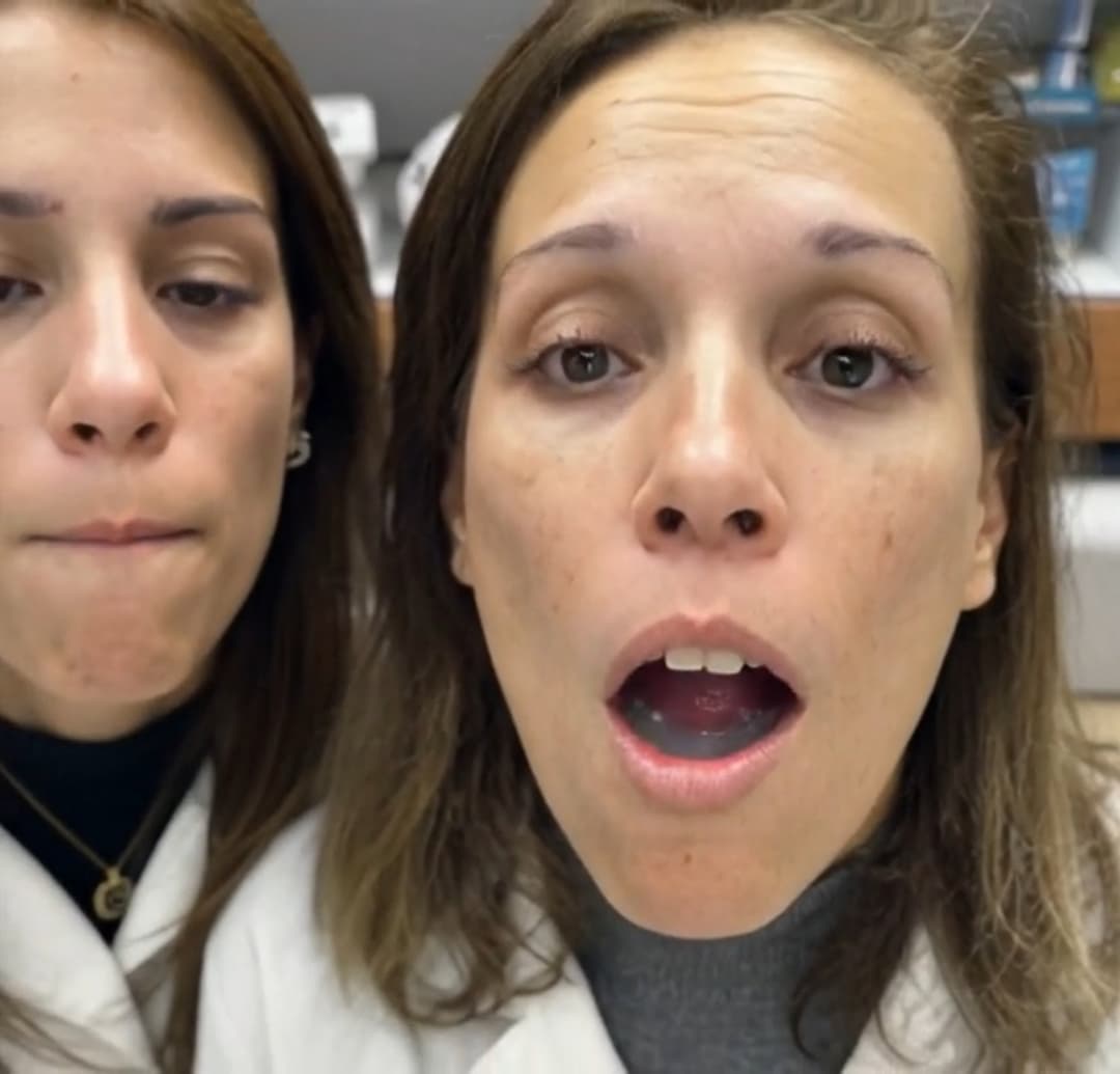 Click to view full size Mom & Daughter Cum Gulp Struggle 11021400