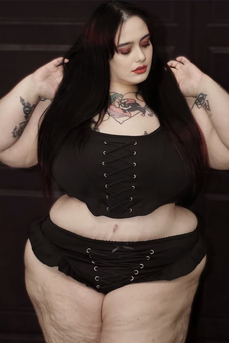 Click to view full size Bbw goth big legs