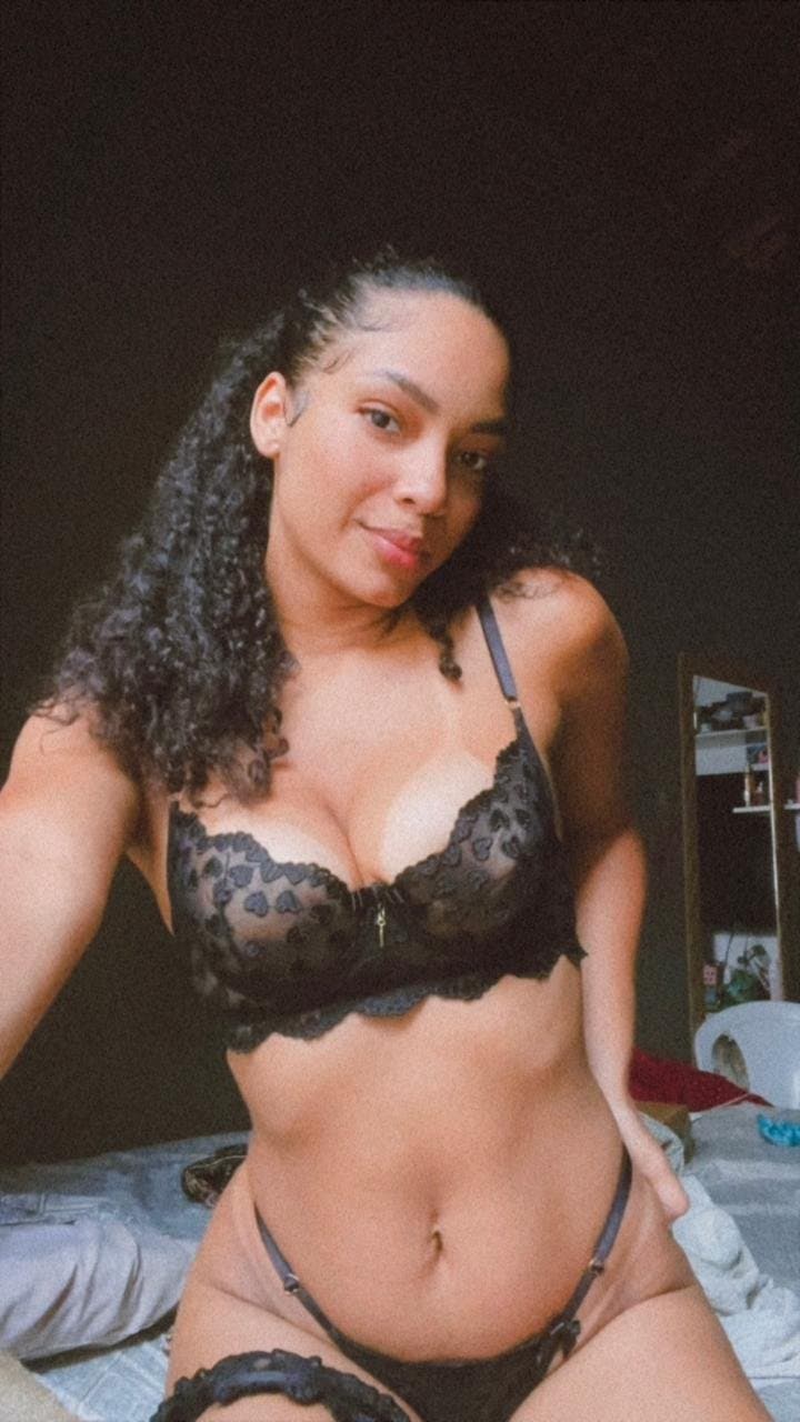 Click to view full size Vazando essa puta para todos ver o quanto ela é vagabunda