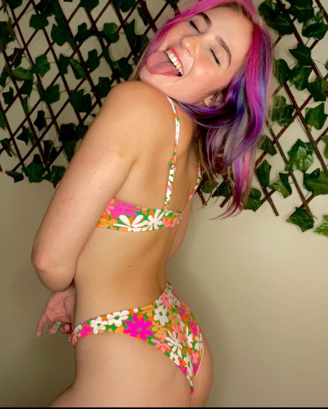 Click to view full size Sexy South African slut with a banging body