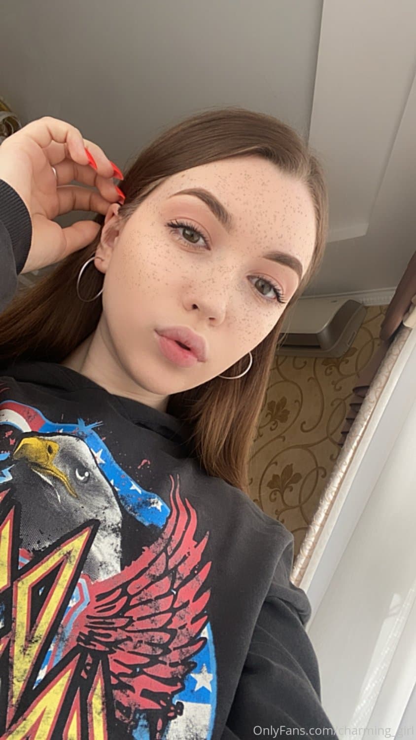 Click to view full size Charming Girl 02