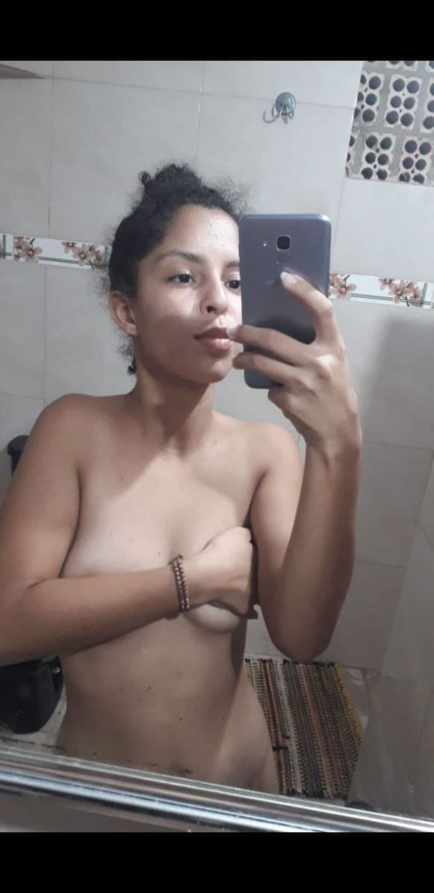 Click to view full size se quer ser puta então vai ser uma puta famosa. vazou vazada putinha leticia