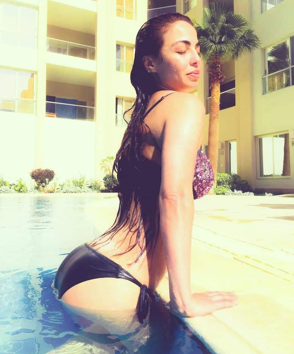 Click to view full size Arab Egyptian whore milf taking pictures of her ass in bikini
