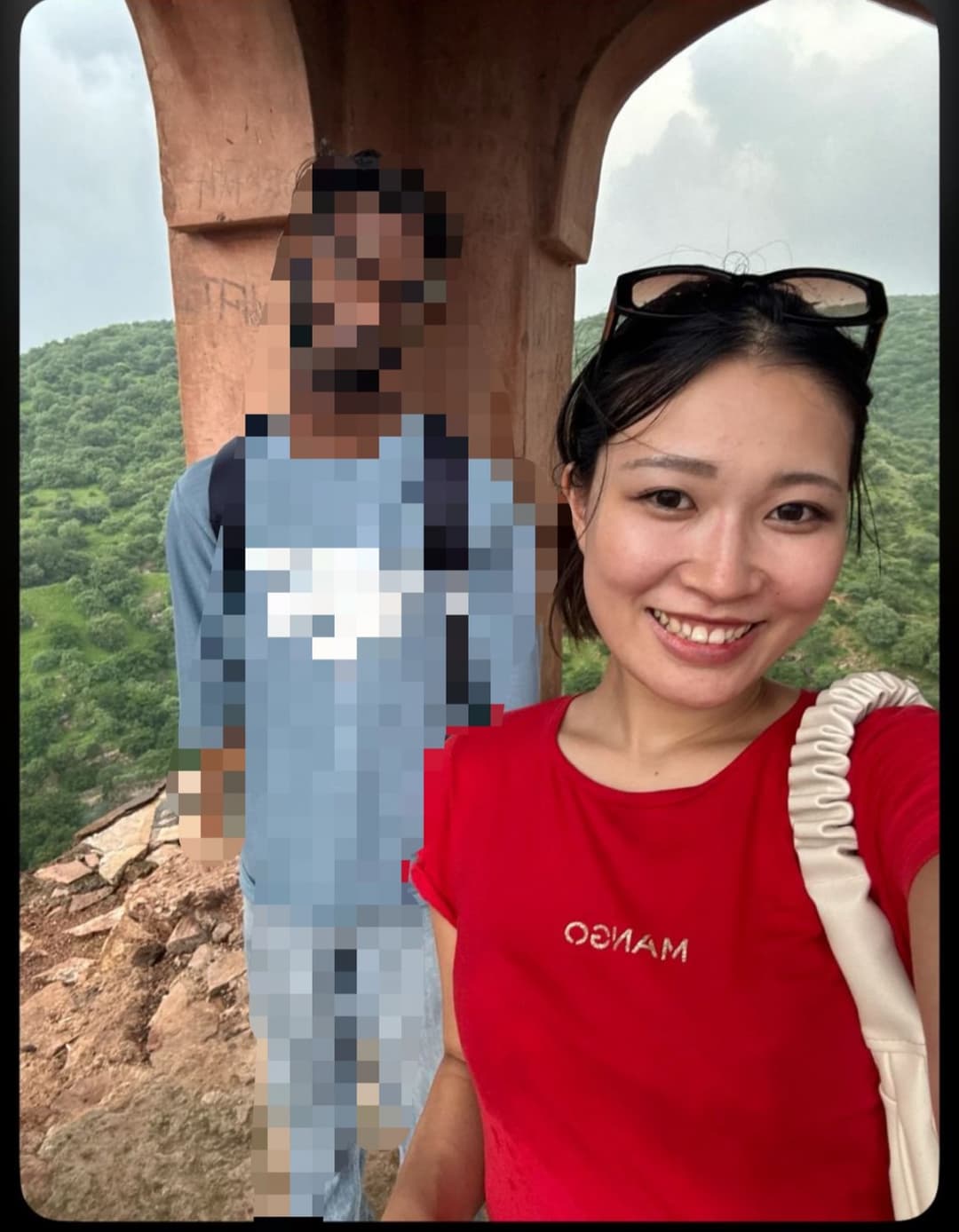 Click to view full size Japanese girl Loves a Indian Men shows feet and soles and cheats on bf in India