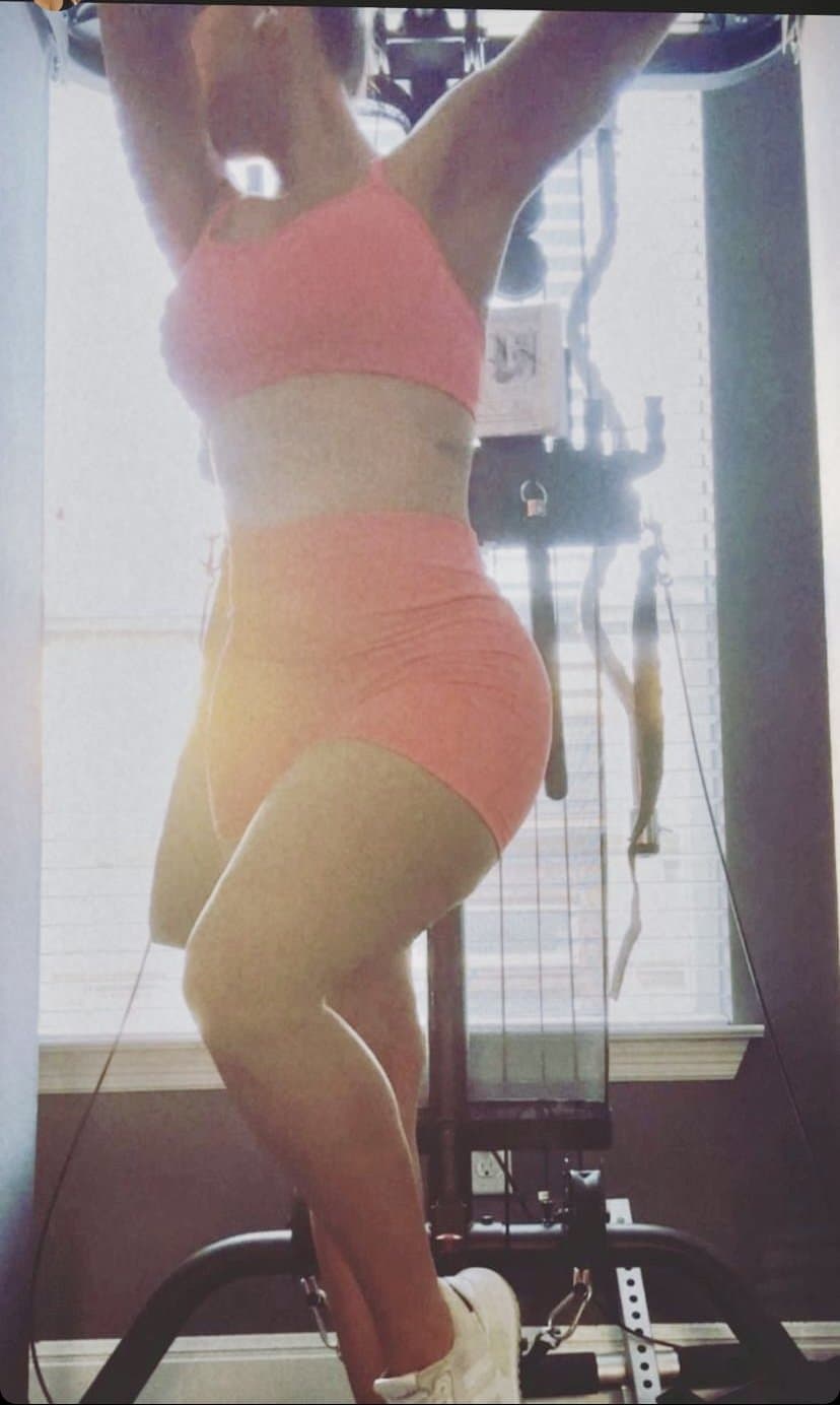 Click to view full size TikTok milf Robyn fields