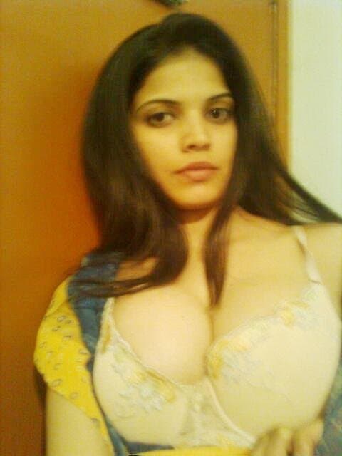 Click to view full size Hot Desi Indian Whore Selfie Leaks