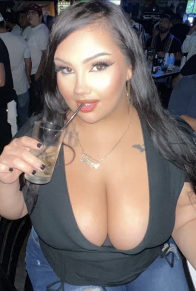 Click to view full size Fat BBW hoe loves showing her big tits and body she sucks dick so good
