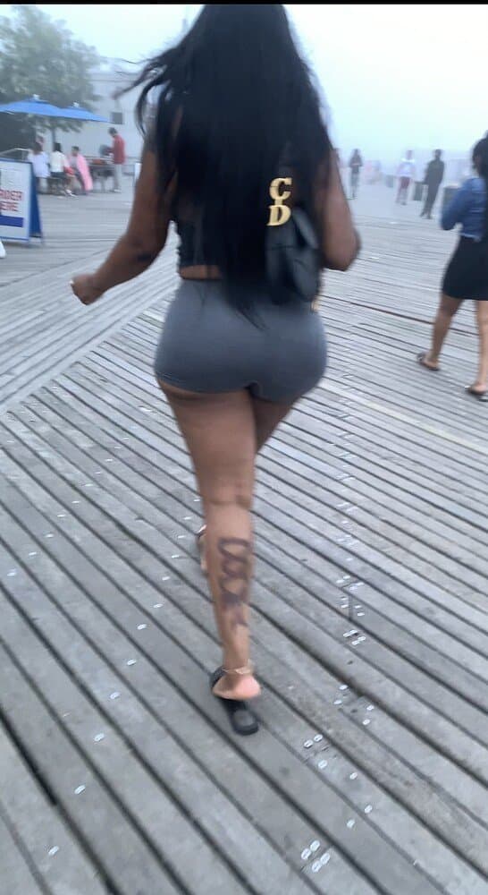 Click to view full size Big Ghetto Booty On The Boardwalk