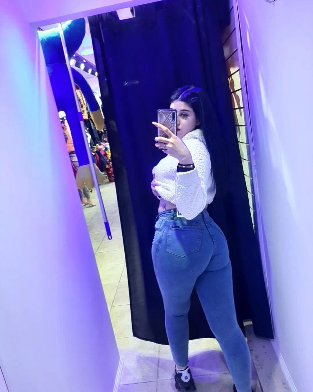 Click to view full size mikaela rocio una turra de culo abusivo