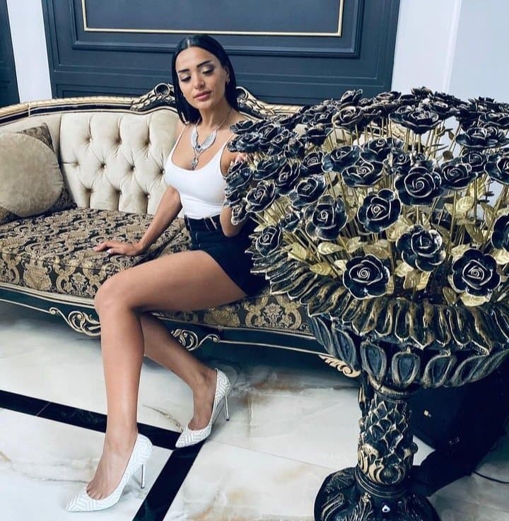 Click to view full size Sexy glamour feet pedicure woman