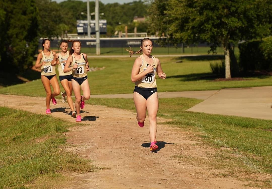 Click to view full size Track slut Emma Claire