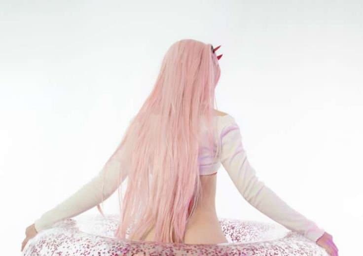 Click to view full size Zero Two cosplay pics??(Anari.exe)