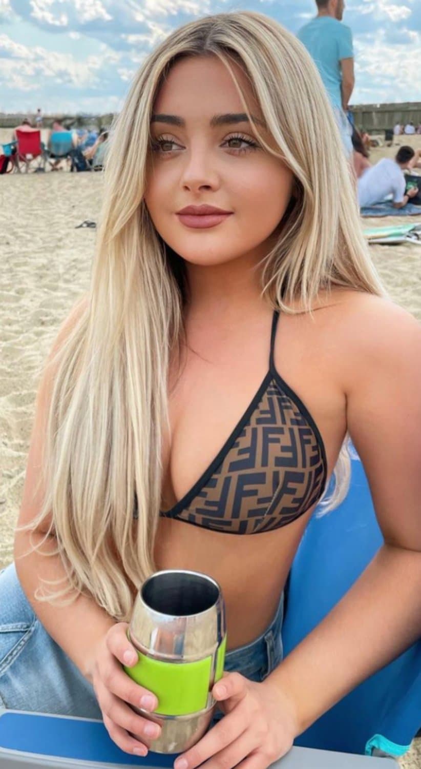 Click to view full size I think I’m gonna look at this bitch while I stroke my cock until I ejaculate a massive load