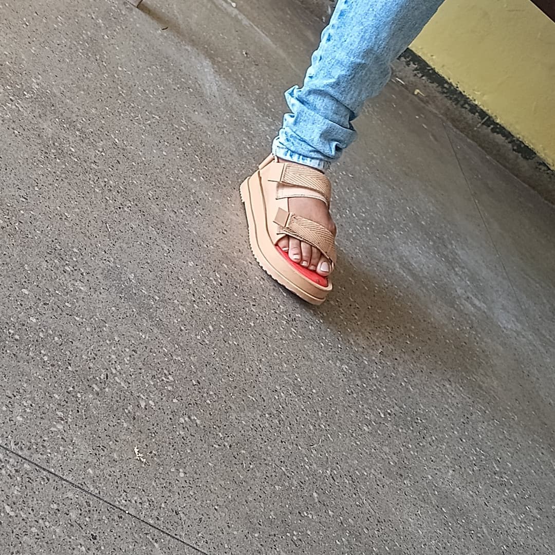 Click to view full size Feet candid shots on college #5 (a short album)