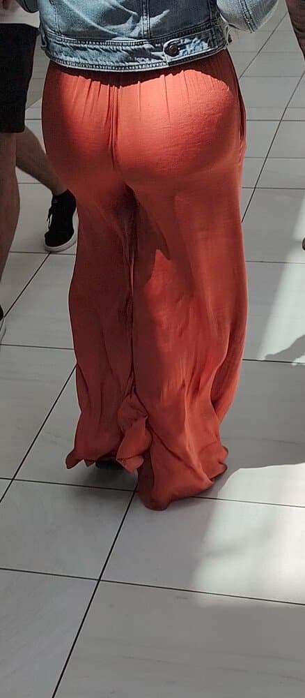 Click to view full size 2 Big Booty Latin Sisters At the Mall